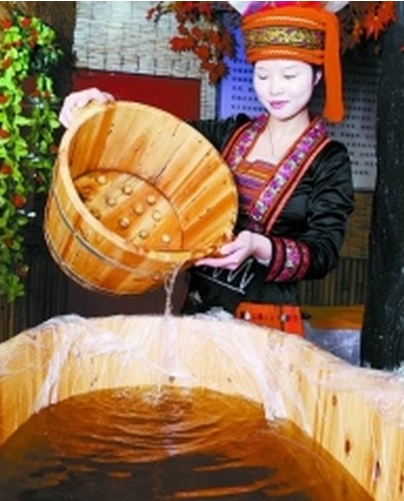 茶水?。菏蛊つw變得光滑細嫩